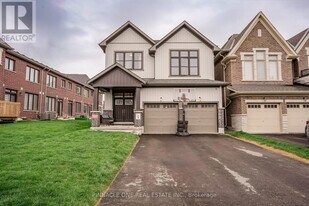 1057 Suddard Ave in Oshawa, ON - Building Photo