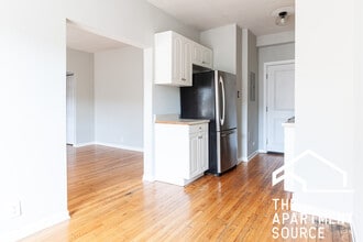736 W Addison St, Unit S3 in Chicago, IL - Building Photo - Building Photo