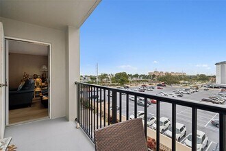 5220 Brittany Dr S in St. Petersburg, FL - Building Photo - Building Photo