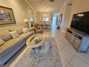 7761 Jewel Ln in Naples, FL - Foto de edificio - Building Photo