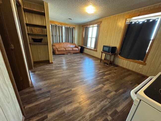 property at 400 E Pike Ave