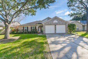 4030 Bentley Dr in Pearland, TX - Building Photo