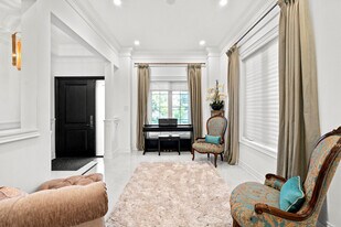 1 Via Borghese St in Vaughan, ON - Building Photo