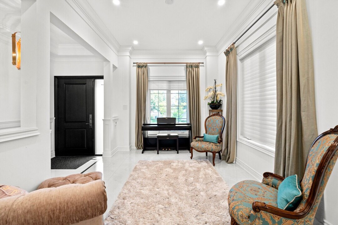 1 Via Borghese St in Vaughan, ON - Building Photo