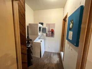 29410 NE Wilsonville Rd, Unit Apt in Newberg, OR - Foto de edificio - Building Photo