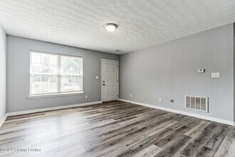 9500 Brady John Ct in Louisville, KY - Building Photo - Building Photo