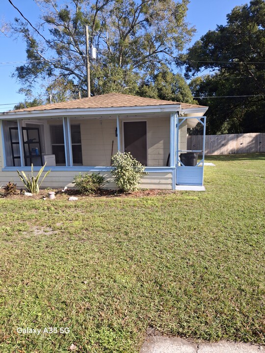 107 Garrison Dr in Sanford, FL - Building Photo