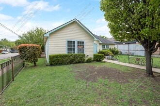 925 Mt Auburn Ave in Dallas, TX - Foto de edificio - Building Photo