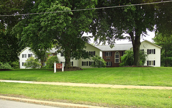 Magnolia Manor in Painesville, OH - Building Photo - Building Photo