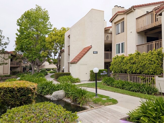 4852 Cabana Dr, Unit 307 in Huntington Beach, CA - Building Photo - Building Photo