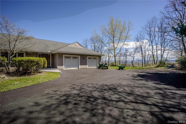 19-21-21 Lamela Dr in Marlboro, NY - Building Photo - Building Photo