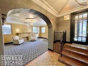 2532 N Sawyer Ave, Unit 105 in Chicago, IL - Building Photo - Building Photo