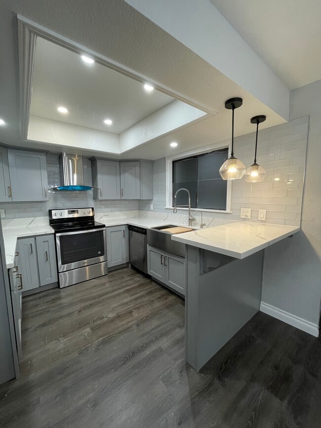 3355 Myrtle Ave in Signal Hill, CA - Foto de edificio - Building Photo