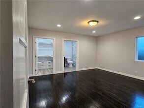 22045 De La Osa St in Los Angeles, CA - Building Photo - Building Photo