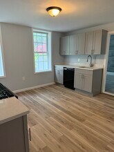 36 Vliet St, Unit B in Cohoes, NY - Building Photo - Building Photo