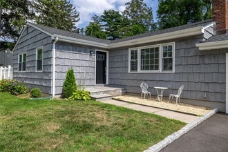 88 Pershing Ave in Locust Valley, NY - Building Photo - Building Photo