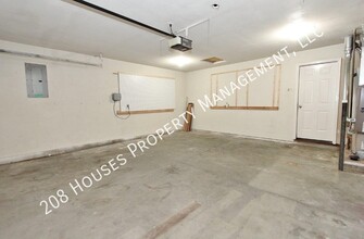 12038 W Dickens Dr in Boise, ID - Building Photo - Building Photo