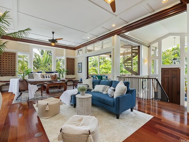 property at 876B Aalapapa Dr
