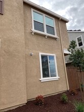 10563 Tenor Way in Elk Grove, CA - Foto de edificio - Building Photo