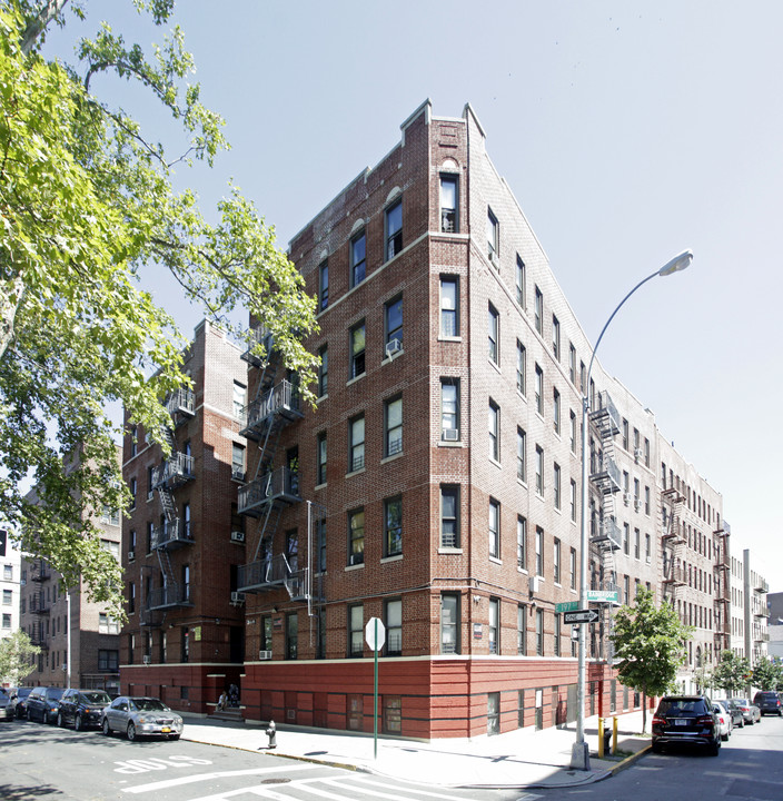 271 E 197th St in Bronx, NY - Building Photo