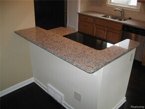 141 De Villen Ave in Royal Oak, MI - Building Photo - Building Photo