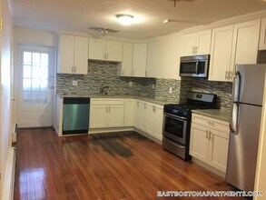 72 Frankfort St, Unit 2R in Boston, MA - Building Photo - Building Photo