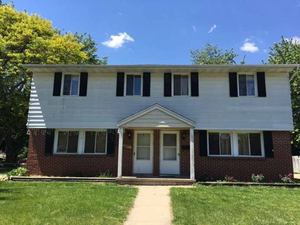 906-908-908 Peterson St in Fort Atkinson, WI - Building Photo