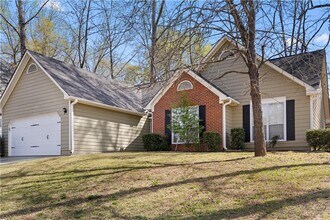 425 Hickory Glen Ln in Atlanta, GA - Building Photo - Building Photo