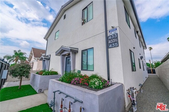 property at 433 W Gage Ave