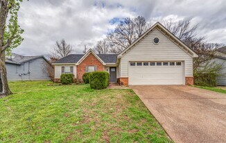 1242 Grange Way Dr in Cordova, TN - Building Photo