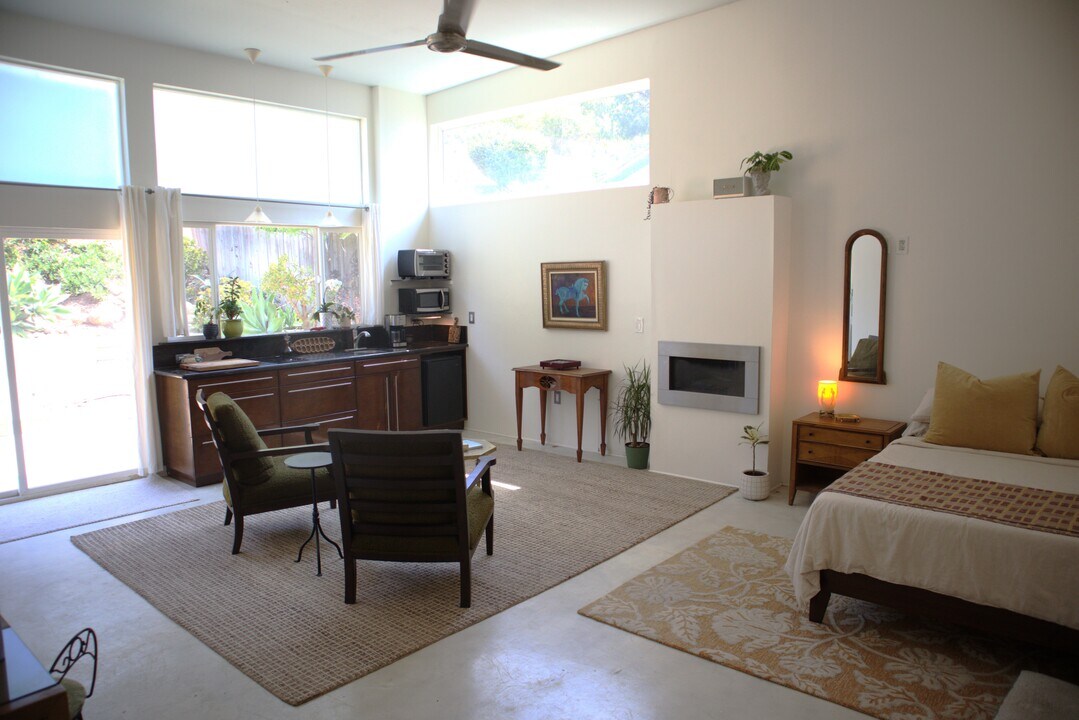 375 Delaware Dr in Ventura, CA - Building Photo