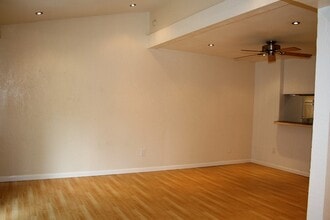 1030 W MacArthur Blvd, Unit 76 in Santa Ana, CA - Building Photo - Building Photo