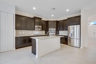 9761 S Miralago Way in Parkland, FL - Building Photo - Building Photo