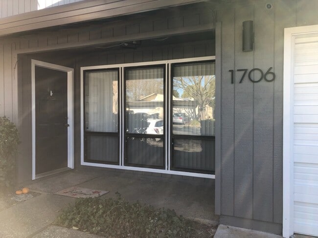 1706 Humboldt Ave in Davis, CA - Building Photo - Building Photo