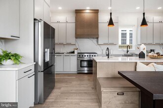 2001 N George Mason Dr in Arlington, VA - Building Photo - Building Photo