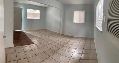 2609 E Cesar Chavez St in Austin, TX - Building Photo - Building Photo
