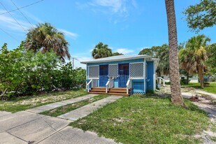 922 SE Bayou Ave in Stuart, FL - Building Photo