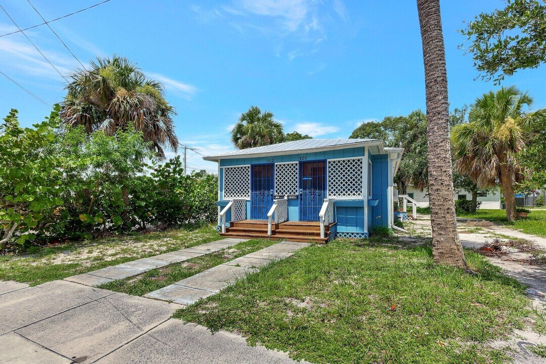 922 SE Bayou Ave in Stuart, FL - Building Photo