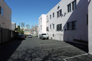 2849 San Marino St in Los Angeles, CA - Foto de edificio - Building Photo