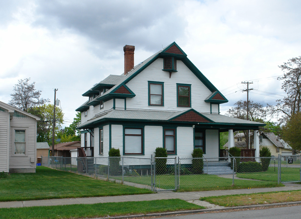 902 W Mansfield Ave in Spokane, WA - Foto de edificio