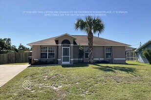 18472 Holly Rd in Ft. Myers, FL - Building Photo