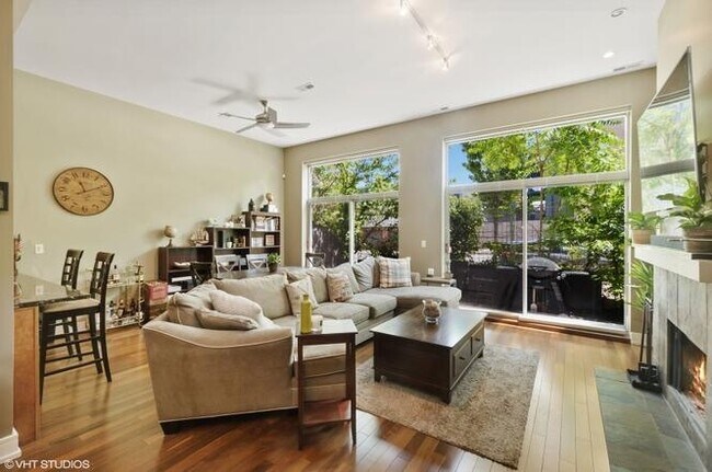 902 N Elston Ave in Chicago, IL - Building Photo - Building Photo