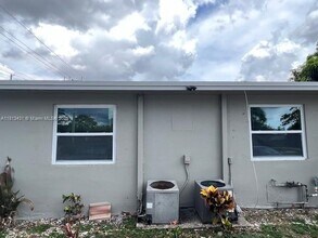 5417 NW 22nd St in Lauderhill, FL - Building Photo - Building Photo