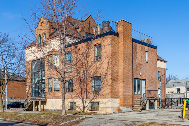 831 Saint Clarens Av in Toronto, ON - Building Photo - Building Photo