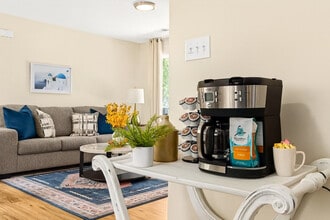 18459 Sharon Ln in Roseville, MI - Foto de edificio - Building Photo