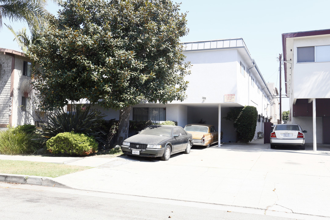 3652 Mentone Ave in Los Angeles, CA - Building Photo