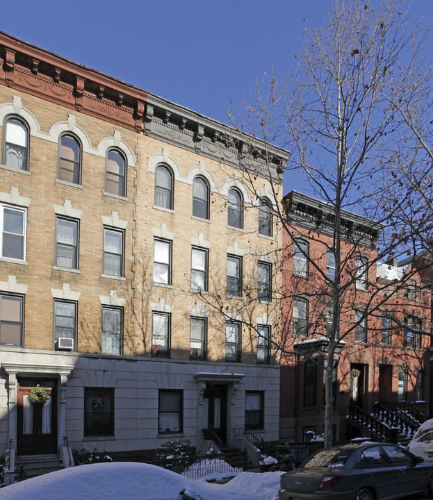 139 Kent St in Brooklyn, NY - Building Photo