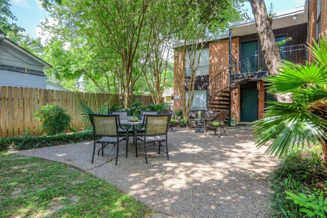 1521 Rutland St in Houston, TX - Building Photo