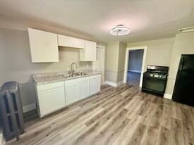 922 Maple St in Wyandotte, MI - Building Photo