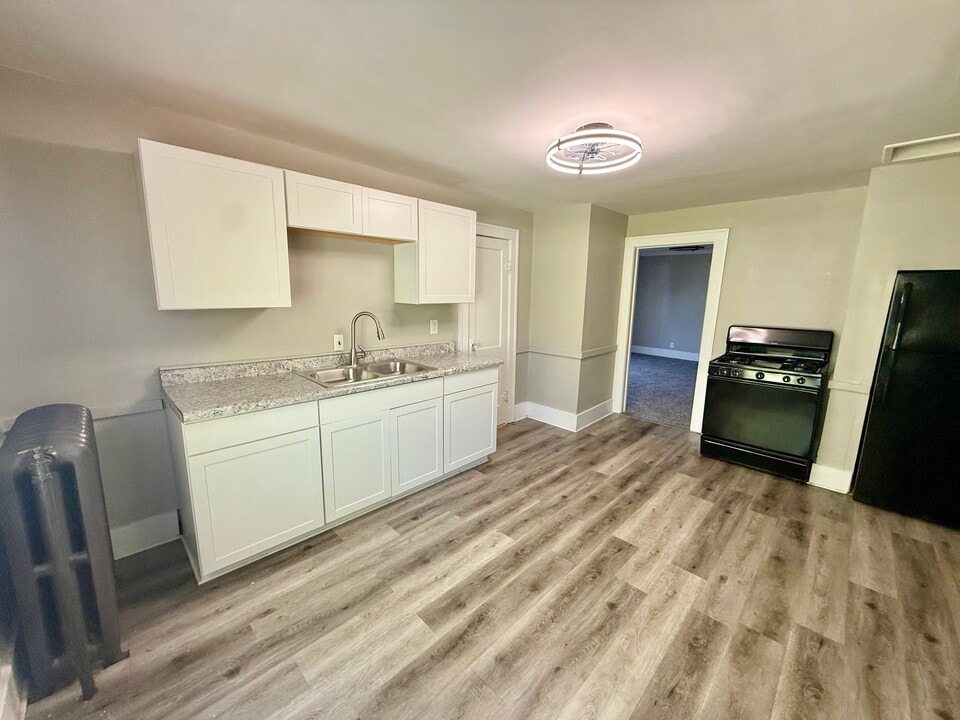 922 Maple St in Wyandotte, MI - Building Photo